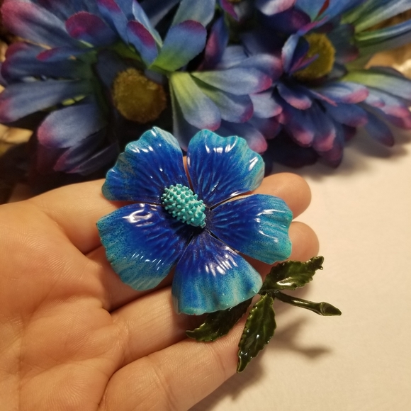Beautiful VTG Flower Brooch - Picture 7 of 8